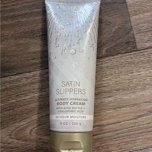 Satin Slippers Ultimate Hydration Body Cream - Pearlescent Champagne